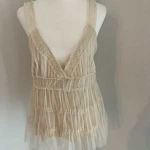 Chic dantai creamTank Top. Suitable for hanging out with friends